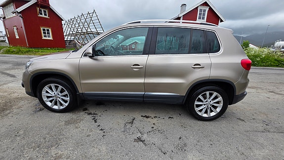 Volkswagen Tiguan 3 of 5