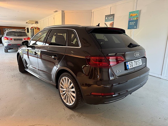 Audi e-tron 3 of 5
