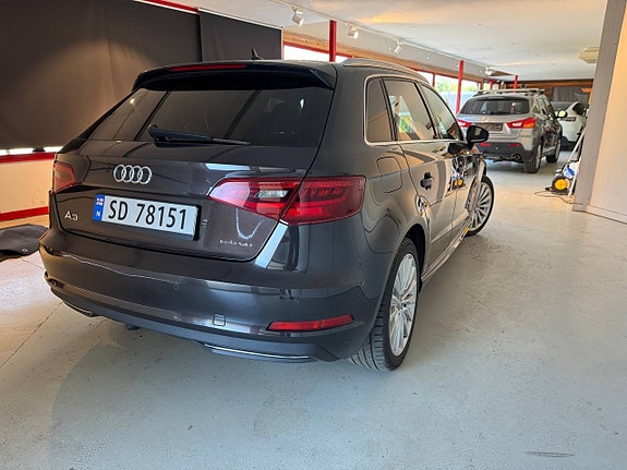 Audi e-tron 4 of 5