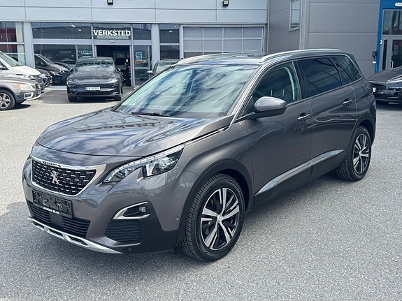 Peugeot 5008 2 of 5