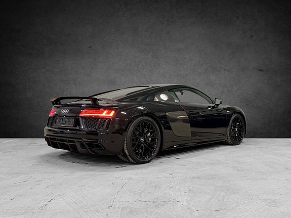Audi R8 2 of 5