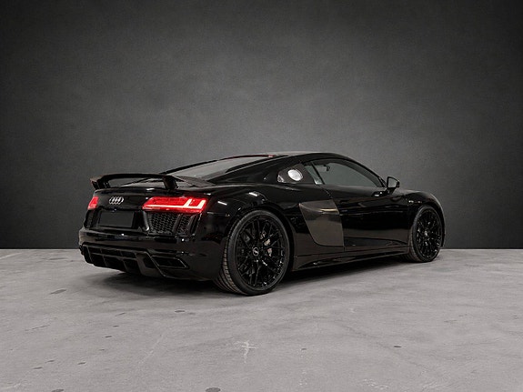Audi R8 2 of 30
