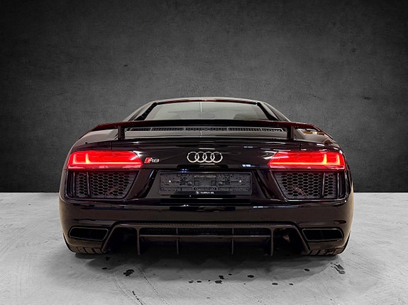 Audi R8 4 of 5