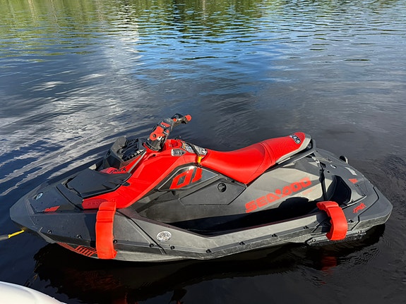 Seadoo Spark Trixx 2UP 90 med mye utstyr og henger 3 of 5