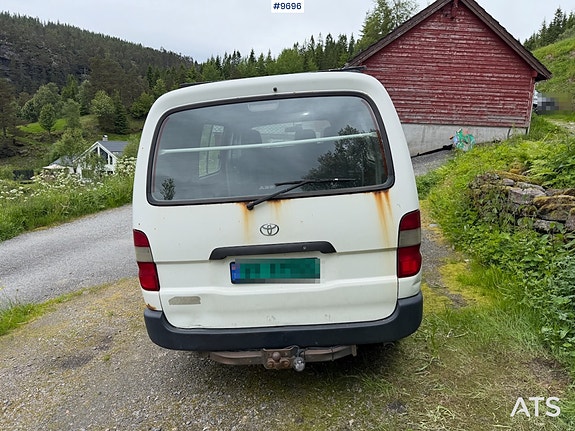 Toyota HiAce 8 of 30