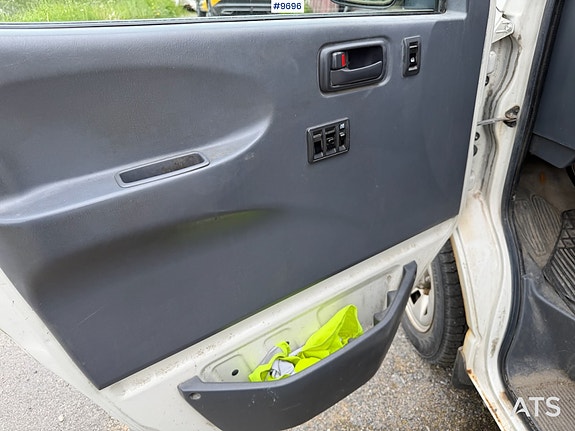 Toyota HiAce 10 of 30
