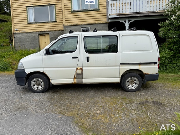 Toyota HiAce 4 of 30