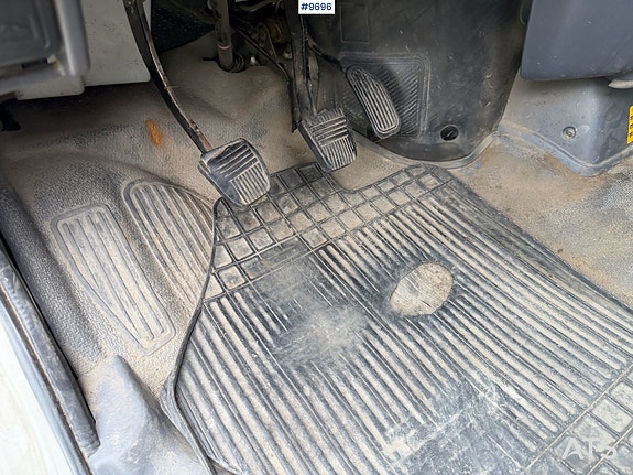 Toyota HiAce 11 of 30
