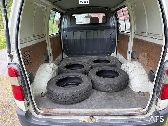Toyota HiAce 21 of 30