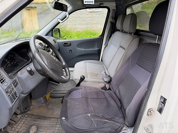 Toyota HiAce 12 of 30