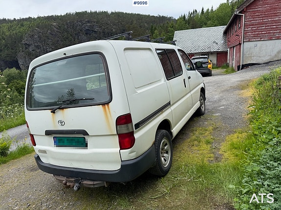 Toyota HiAce 6 of 30