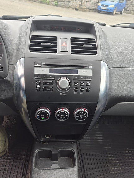 Suzuki SX4 14 of 30