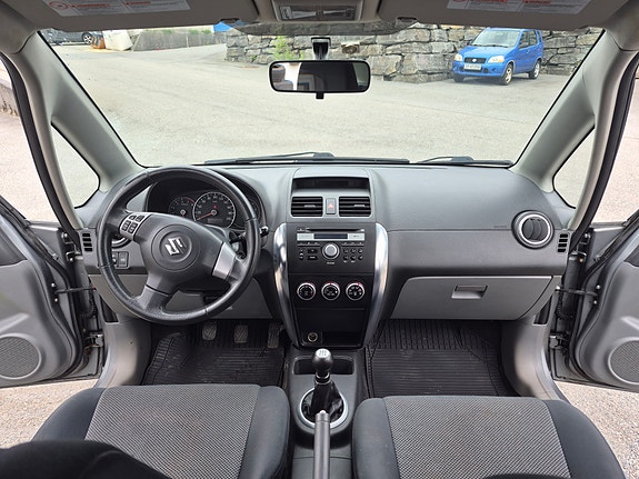 Suzuki SX4 13 of 30