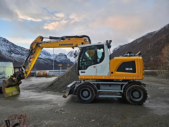 Liebherr A914