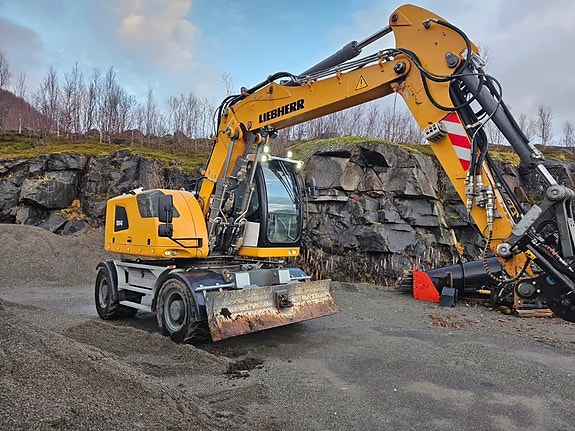 Liebherr A914 4 of 5