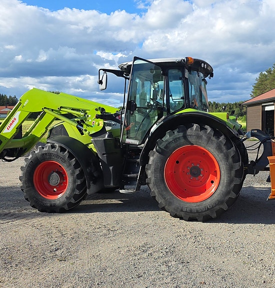 CLAAS ARION 640 3 of 5