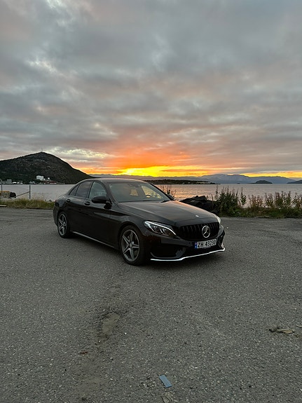 Mercedes-Benz C250 2 of 5