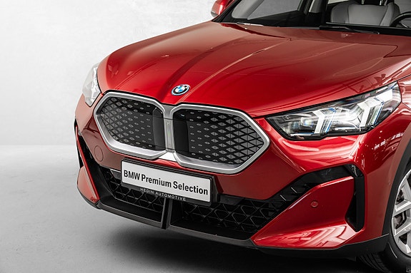 BMW iX2 2 of 30