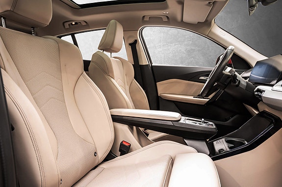 BMW iX2 27 of 30