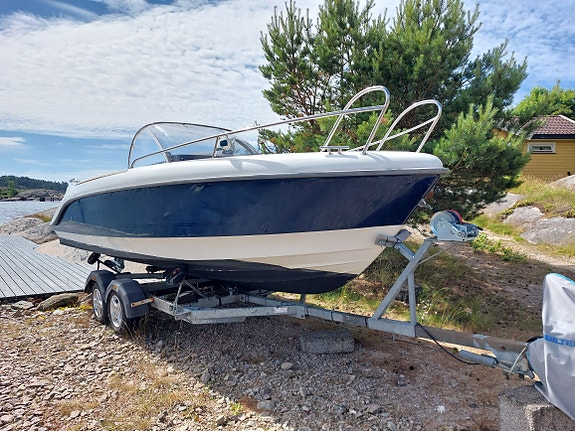 20 fot Flipper m/140 hk Suzuki selges .  Henger følger med. 2 of 5
