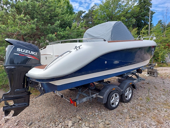 20 fot Flipper m/140 hk Suzuki selges .  Henger følger med. 5 of 5