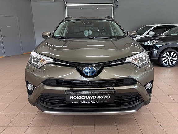 Toyota RAV4 4 of 5