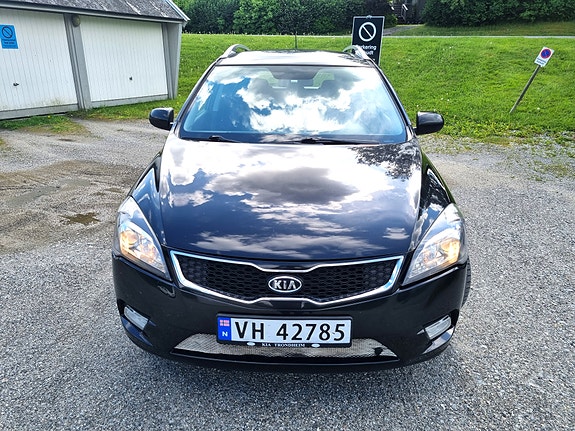 Kia Ceed 2 of 17