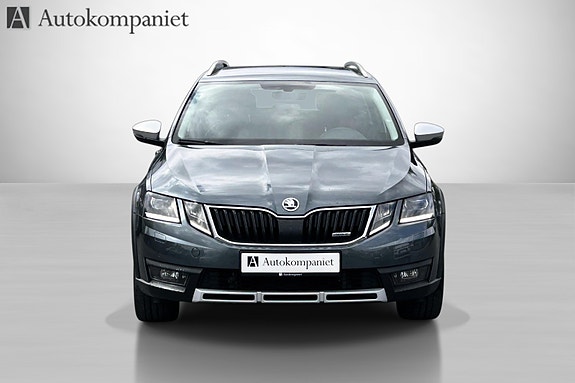 Skoda Octavia Scout 4 of 5