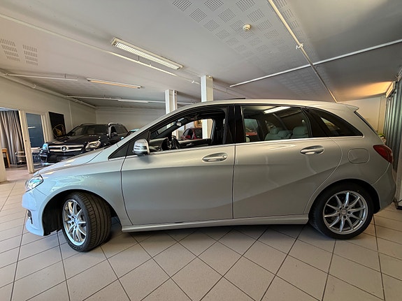 Mercedes-Benz B180 d 3 of 27