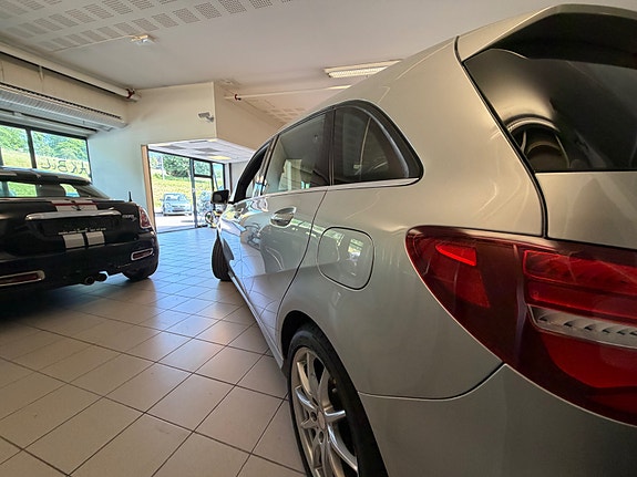 Mercedes-Benz B180 d 4 of 27