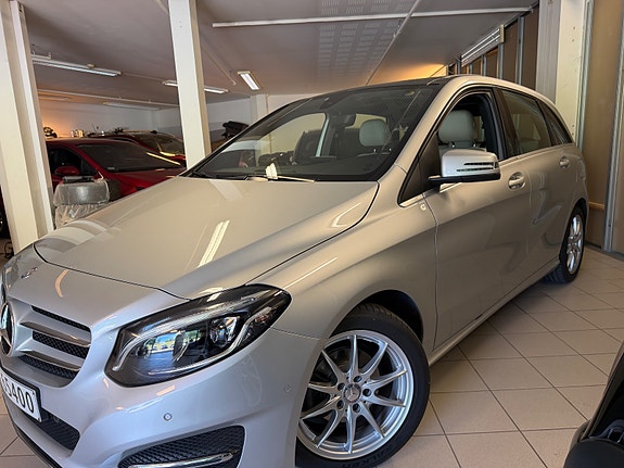 Mercedes-Benz B180 d 2 of 27