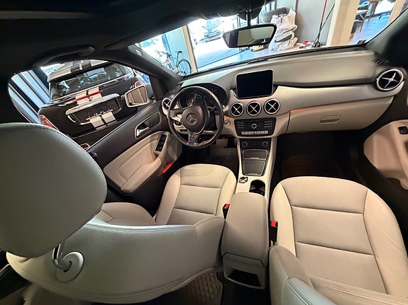 Mercedes-Benz B180 d 14 of 27