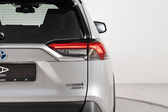 Toyota RAV4 9 of 29