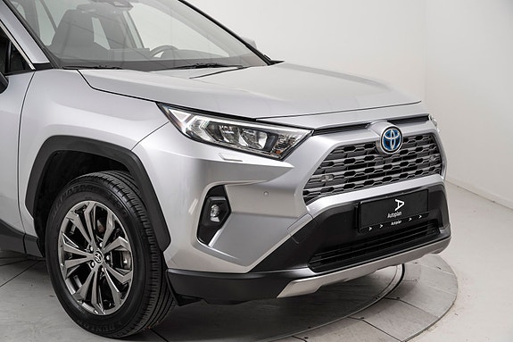 Toyota RAV4 3 of 29