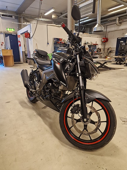 Suzuki GSX-S 125 11 of 12