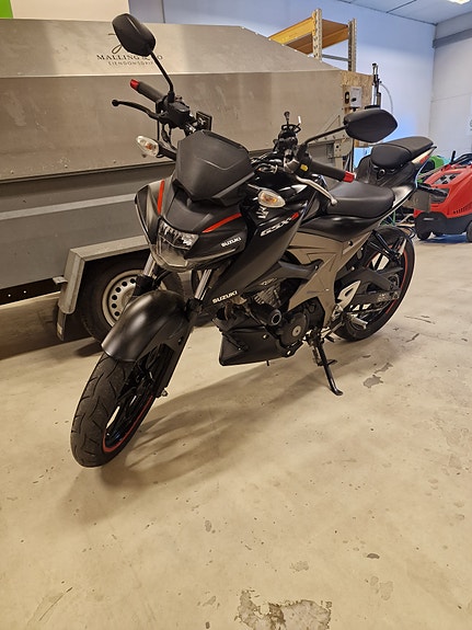 Suzuki GSX-S 125 2 of 12