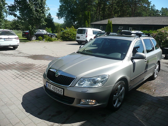 Skoda Octavia 2 of 5