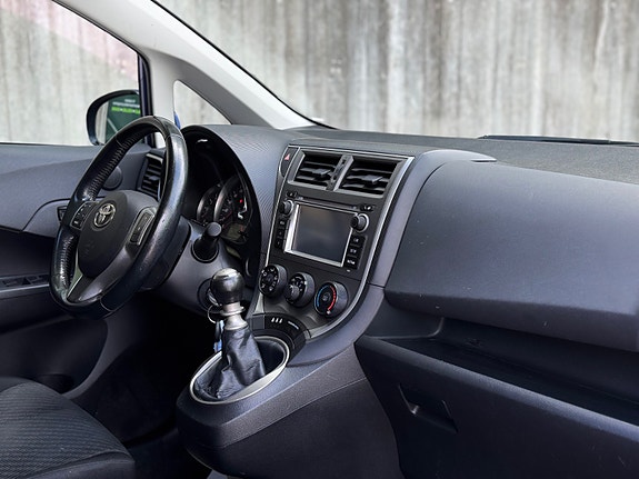 Toyota Verso-S 9 of 24