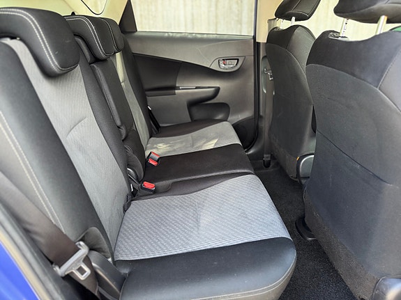 Toyota Verso-S 14 of 24