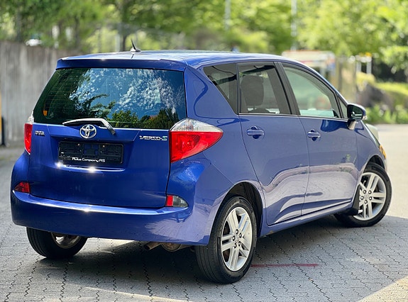Toyota Verso-S 4 of 5