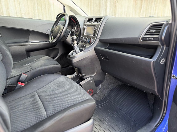Toyota Verso-S 10 of 24