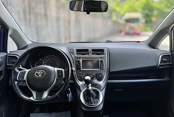 Toyota Verso-S 12 of 24