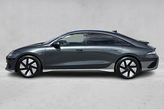 Hyundai Ioniq 6 2 of 5