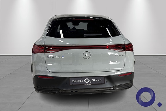 Mercedes-Benz EQE SUV 4 of 5