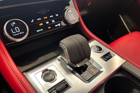 Jaguar F-PACE 15 of 30