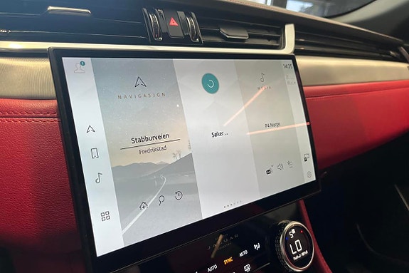 Jaguar F-PACE 13 of 30