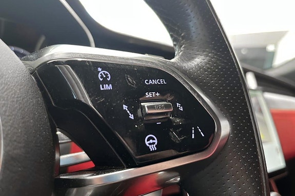 Jaguar F-PACE 17 of 30