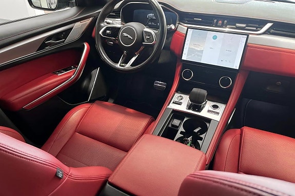 Jaguar F-PACE 27 of 30