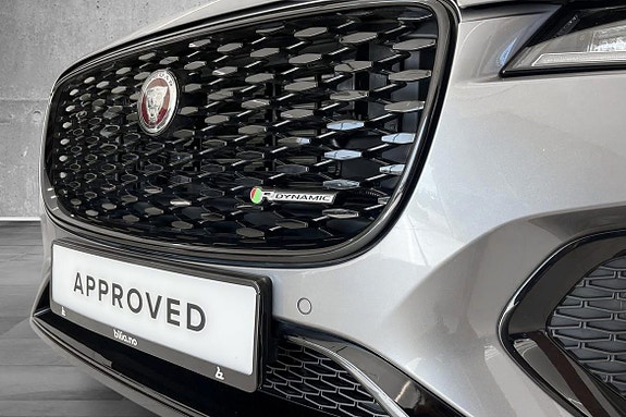 Jaguar F-PACE 22 of 30