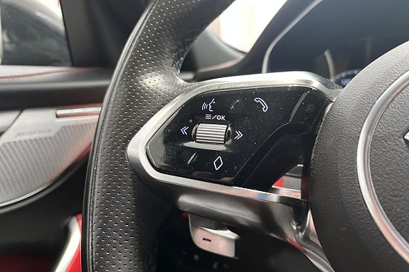 Jaguar F-PACE 18 of 30
